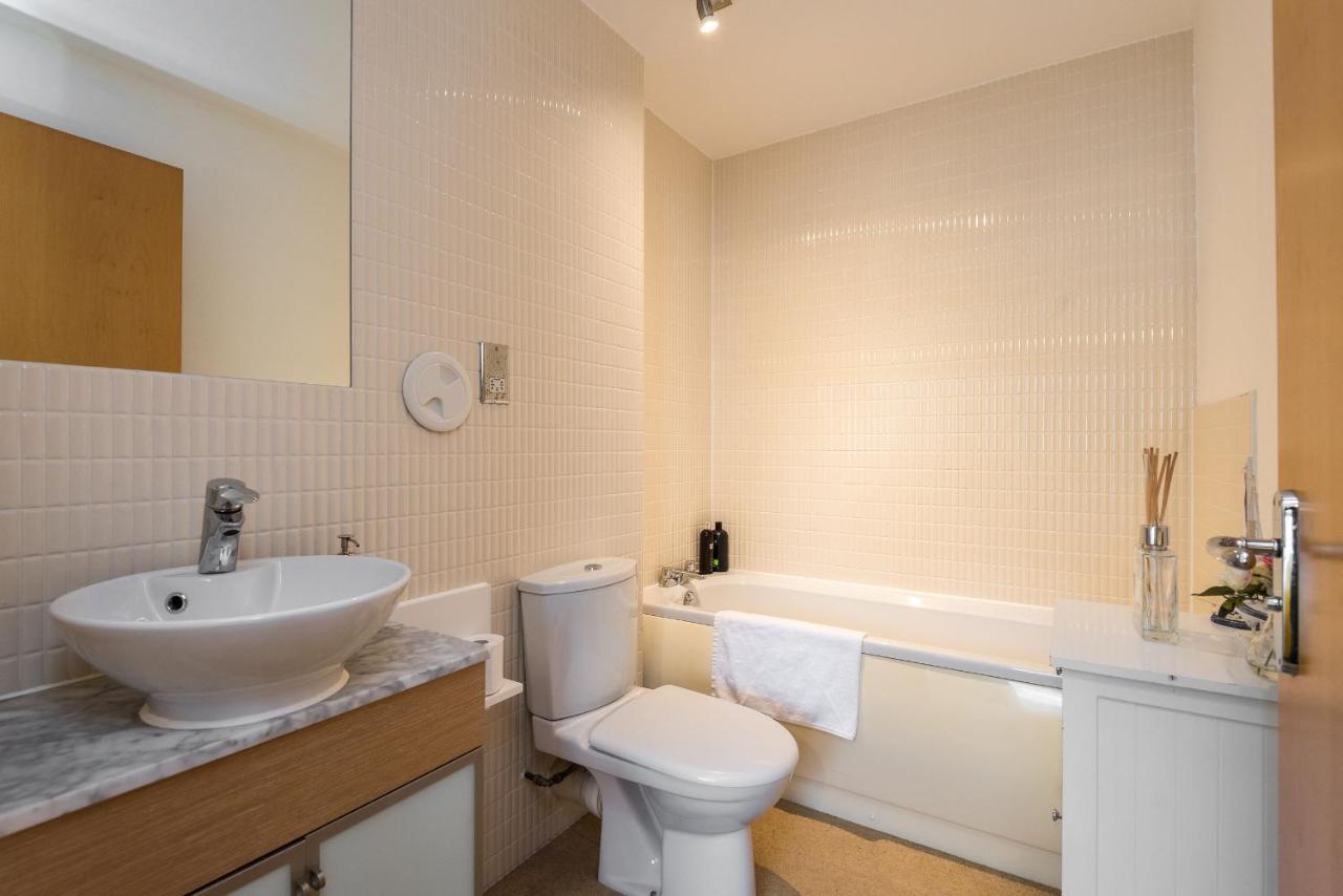 Elegant 2 Bedroom City Centre Apartment - Free Parking - Private Balcony Единбург Екстер'єр фото